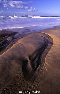 Patterns in the sand by Tony Makin 
